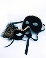 his-hers-fan-oro-masks[640x480]