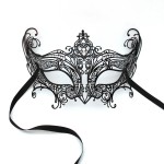 gossip_girl_mask_in_black_britains_got_talent