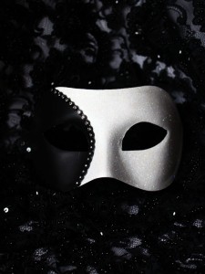 Men's Black & White Curve Venetian Mask