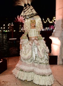 dolce-and-gabbana-alta-moda-2013-venice-pictures-masquerade-ball-anna-dello-russo